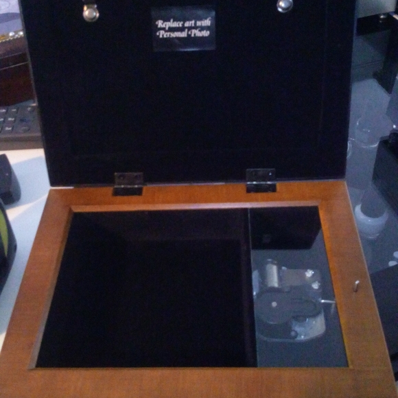 Music Box/Keepsake/Memory - Picture 2 of 3